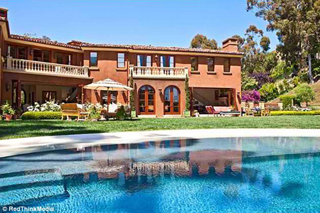 Brooke Burkes's malibu mansion