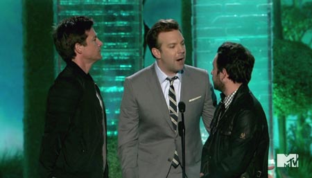jason-sudeikis-january-jones-mtv-movie-awards-joke
