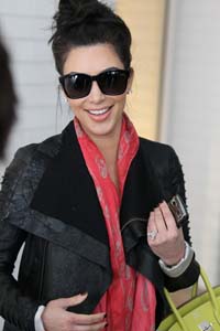 Kim Kardashian's ring is cheap, according to Khloe Kardashian