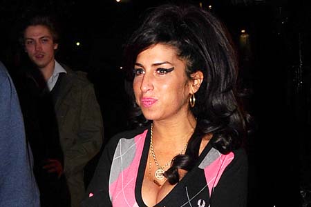 Amy Winehouse booed off stage in Belgrade