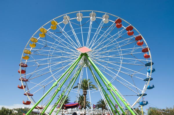ferris-wheel-at-fair