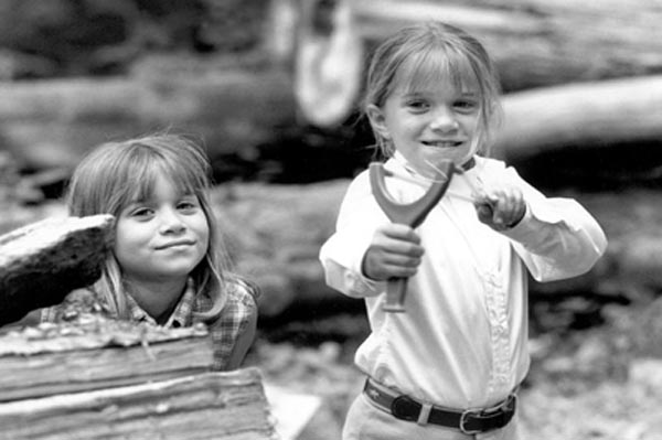Mary Kate Olsen and Ashley Olsen as children