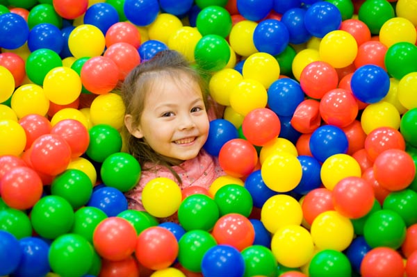 preschooler-in-ball-pit