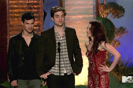 Robert Pattinson and Taylor Lautner at the MTV Movie Awards