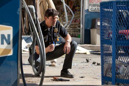 Kyle Chandler stars in Super 8