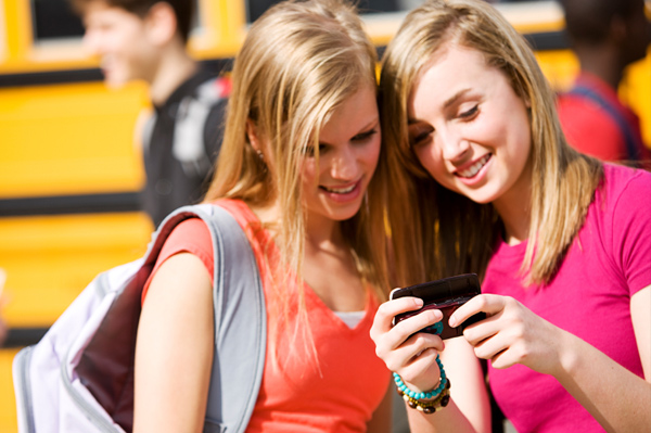 Prepaid Cell Phones: A Great Help For the Teenagers