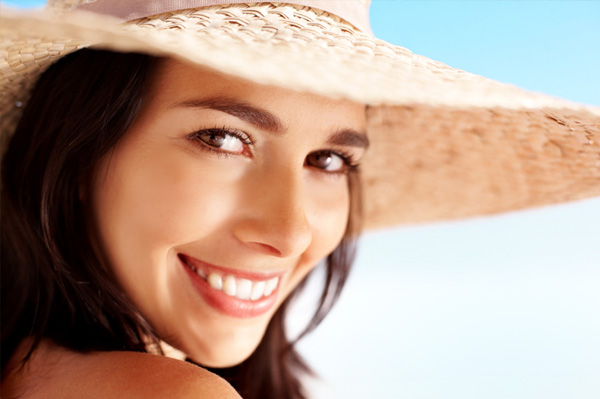 Woman wearing hat in the summer