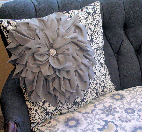 Bloom pillow