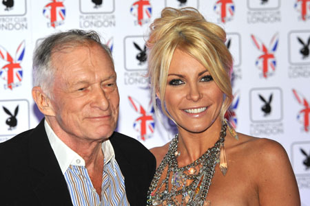 Crystal Harris apologizes to Hugh Hefner