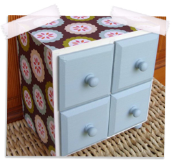 Modern cottage decorated wooden drawer set 