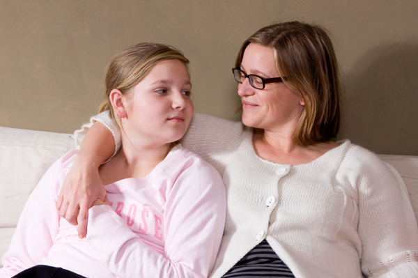 mom-talking-to-daughter