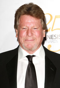 Ryan O'Neal is suing a rabid Fa...