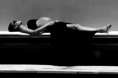 Victoria Beckham pregnancy picture