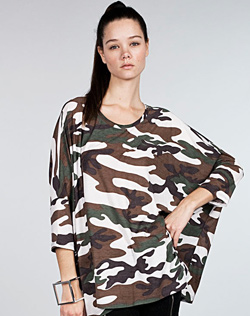 loose-fitting camo print