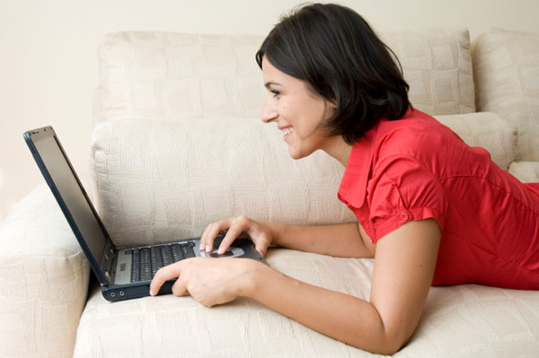 happy-woman-on-laptop