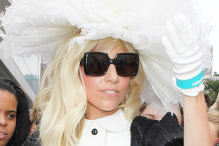 Lady Gaga to open the 2011 MTV VMAs