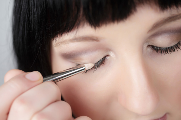 Eye shadow application