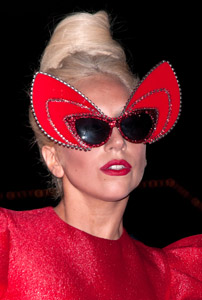 Lady Gaga talks to Obama about bullying