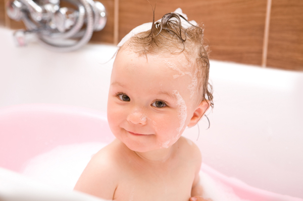 baby-in-bathtub
