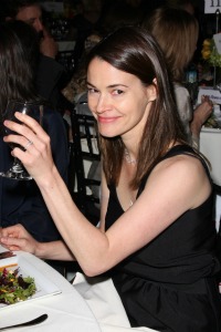 Stars react to Leisha Hailey ki...