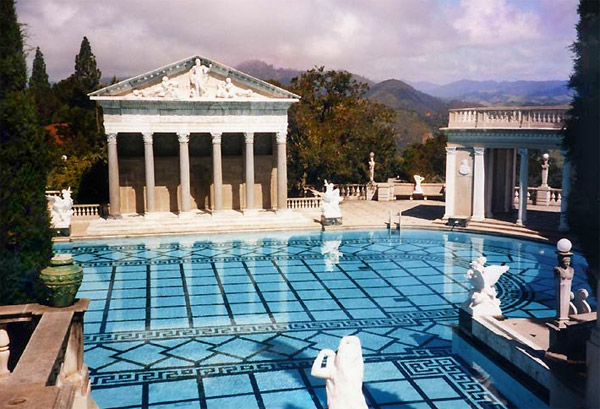 Hearst castle pool - photo by Stan Shebs