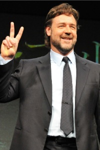 Russell Crowe joins Les Miserables