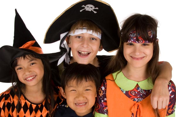 kids-going-trick-or-treating-safely
