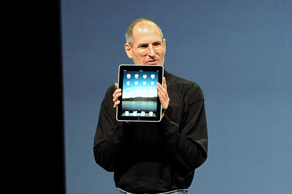 Steve Jobs with the iPad