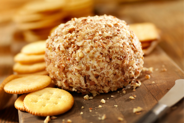 Cheese ball with crackers