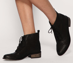 Lace-up brogues
