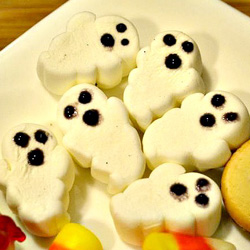 Mini marshmallow ghosts