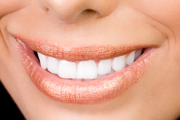 Woman wearing metallics lips