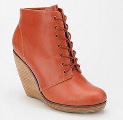 Wedge boot