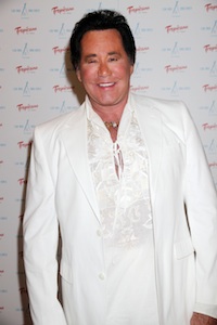 Wayne Newton opens home to public