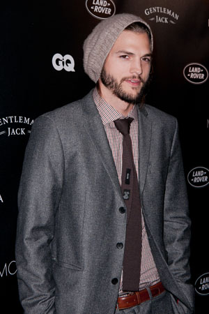 Ashton Kutcher criticied for Joe Paterno tweet