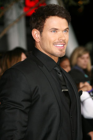 Kellan Lutz' sweet gesture for fans falls flat