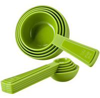 Measuring cups and spoons