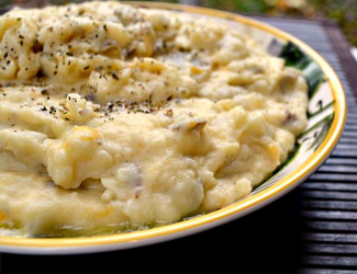 Vegan creamy garlic mashed potatoes