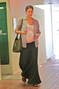 Jessica Alba pregnant