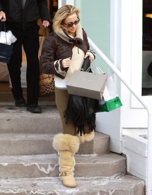 Kate Hudson spends Christmas in Aspen.