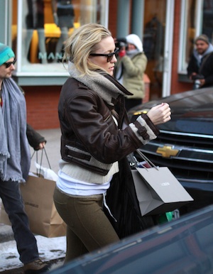 Kate Hudson spends Christmas in Aspen.