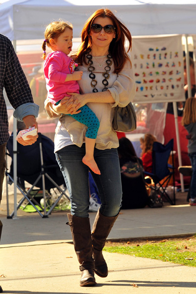 Pregnant Alyson Hannigan and daughter