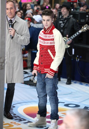 Justin Bieber debuts new single, 