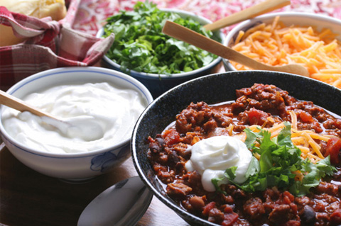 chefmom-chili-with-various-toppings.jpg