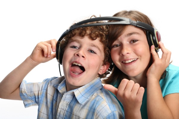 Kids dancing and singing