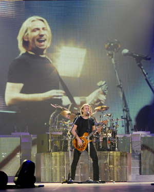 Nickelback fights back against Twitter bullies