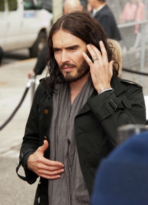  reveals Russell Brand jokingly removing his wedding ring in preparation 