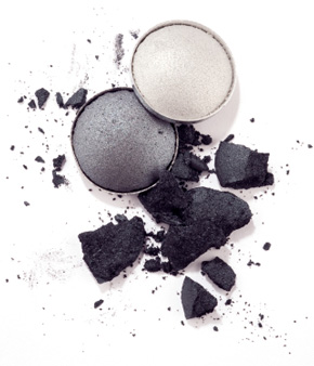 Gray and pearl eyeshadow for smokey eye makeup look