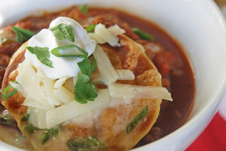Chicken chili with sweet corn griddle cakes