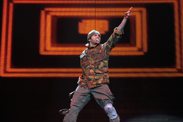 Chris Brown tweets his haters... again